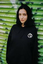 Lade das Bild in den Galerie-Viewer, Model ist 1,76m groß und trägt eine XL. 

