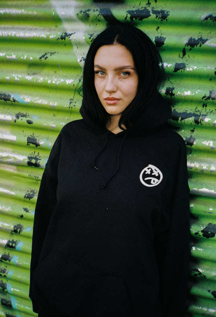 Model ist 1,76m groß und trägt eine XL. 